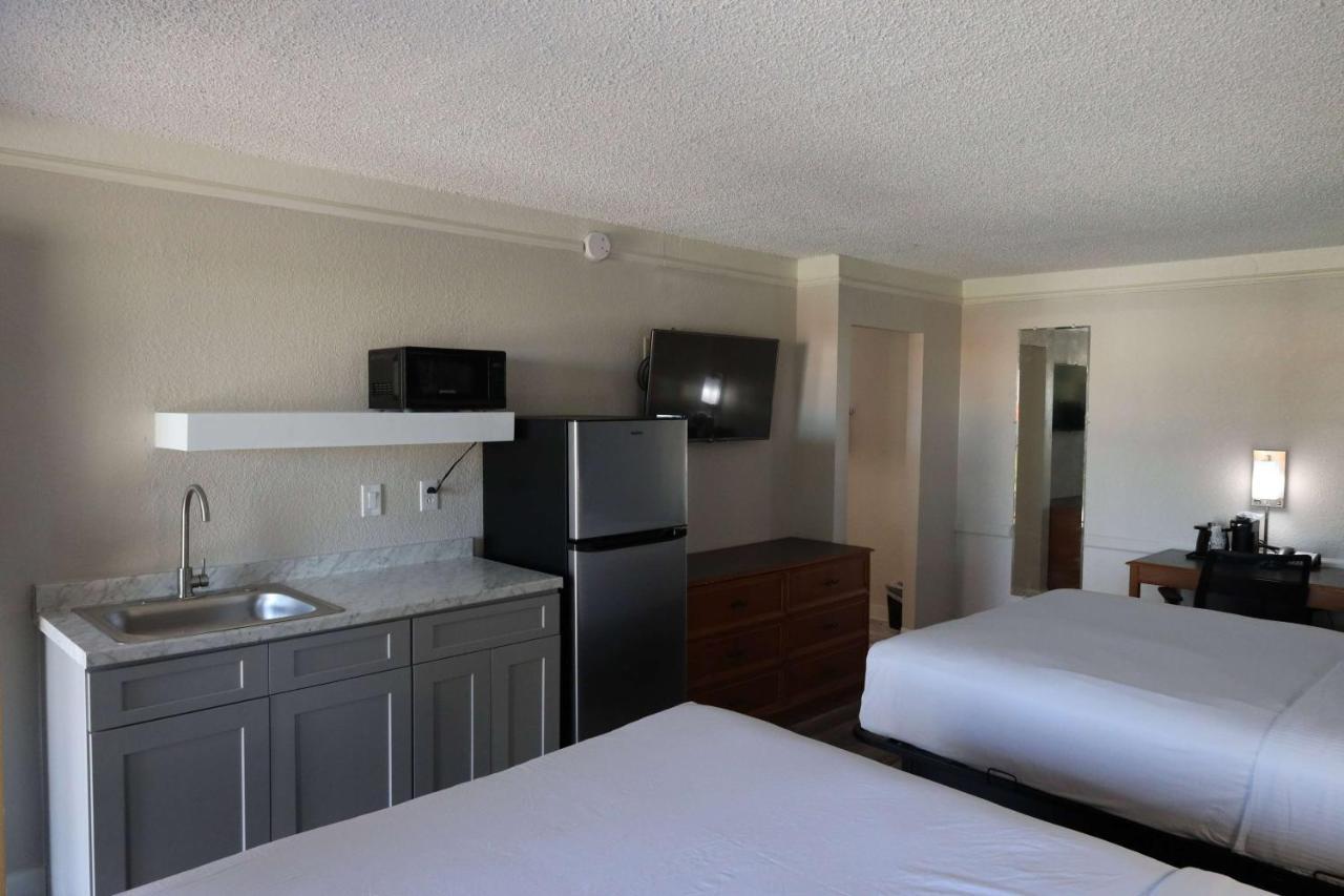 Super 8 By Wyndham Austin South I-35 Hotel Exterior photo