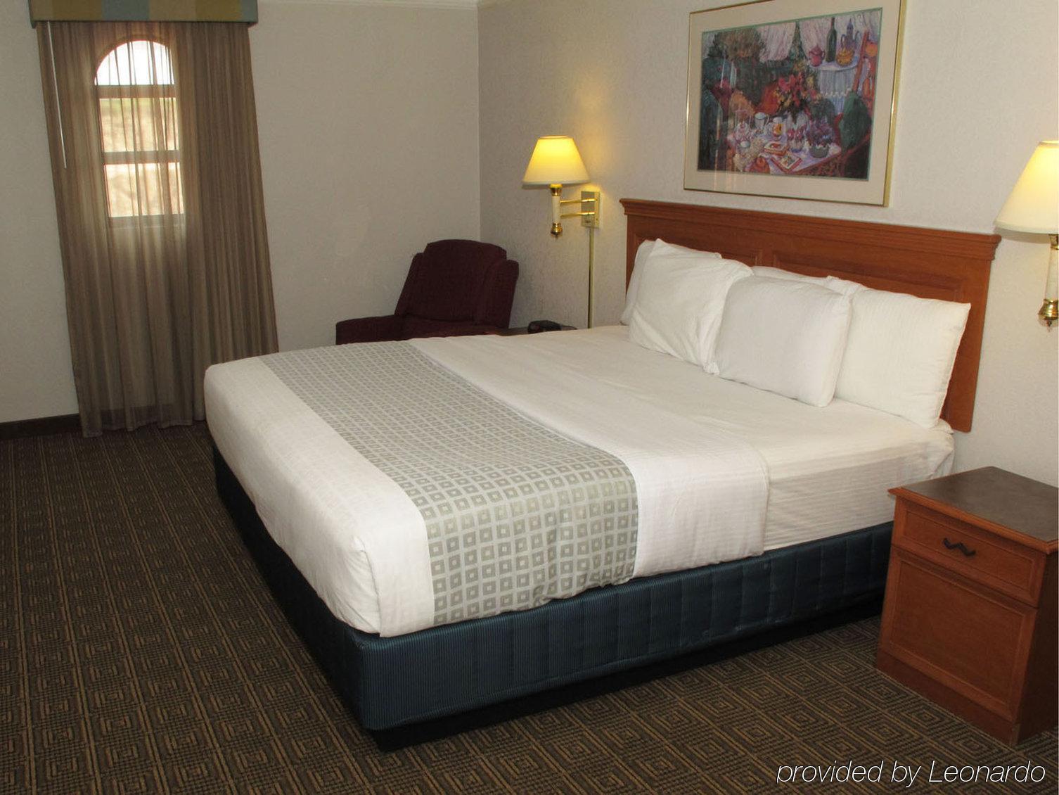 Super 8 By Wyndham Austin South I-35 Hotel Exterior photo