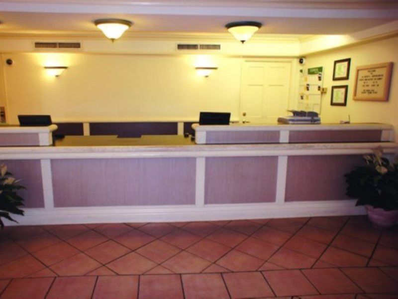 Super 8 By Wyndham Austin South I-35 Hotel Exterior photo
